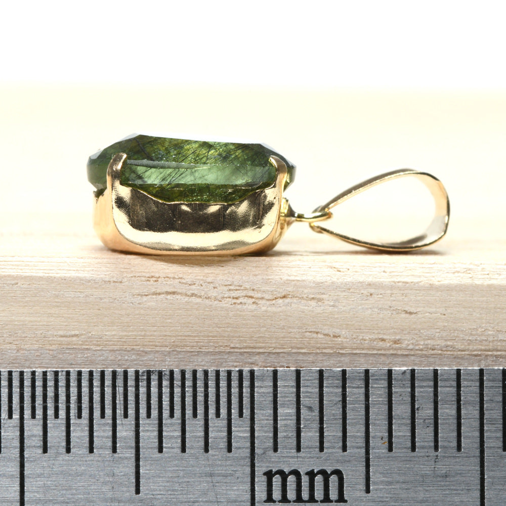 ルドウィジャイト・イン・ペリドット ペンダントトップ 9x7mm #PM026