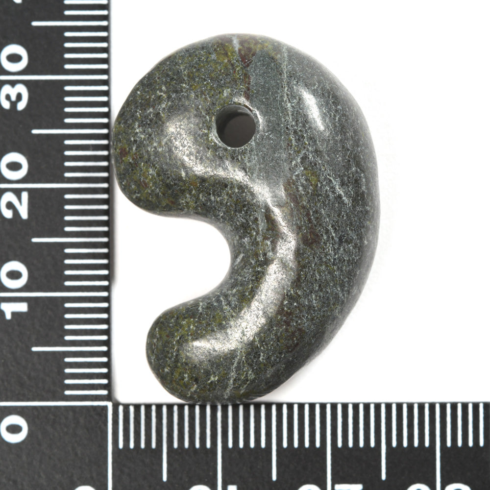 群馬県産ぶどう石 勾玉 33.7mm #QK108