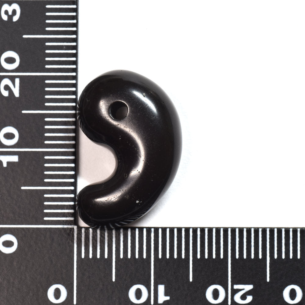 香川県産 サヌカイト 勾玉 20x14mm #SA110