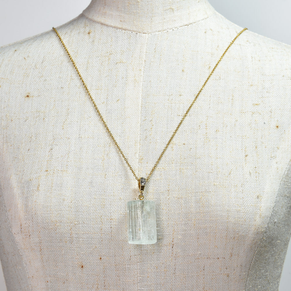 アクアマリン 原石 ペンダントトップ 29.3x12.7x10.6mm #SH047