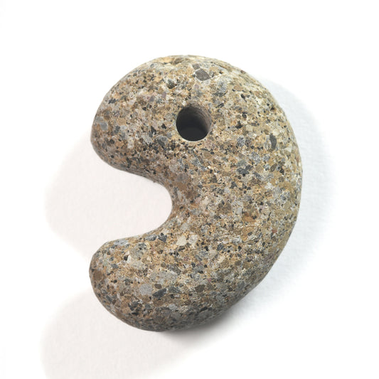 島根県産 出雲石（来待石）勾玉 23.6x17.9x9.8mm #QB112