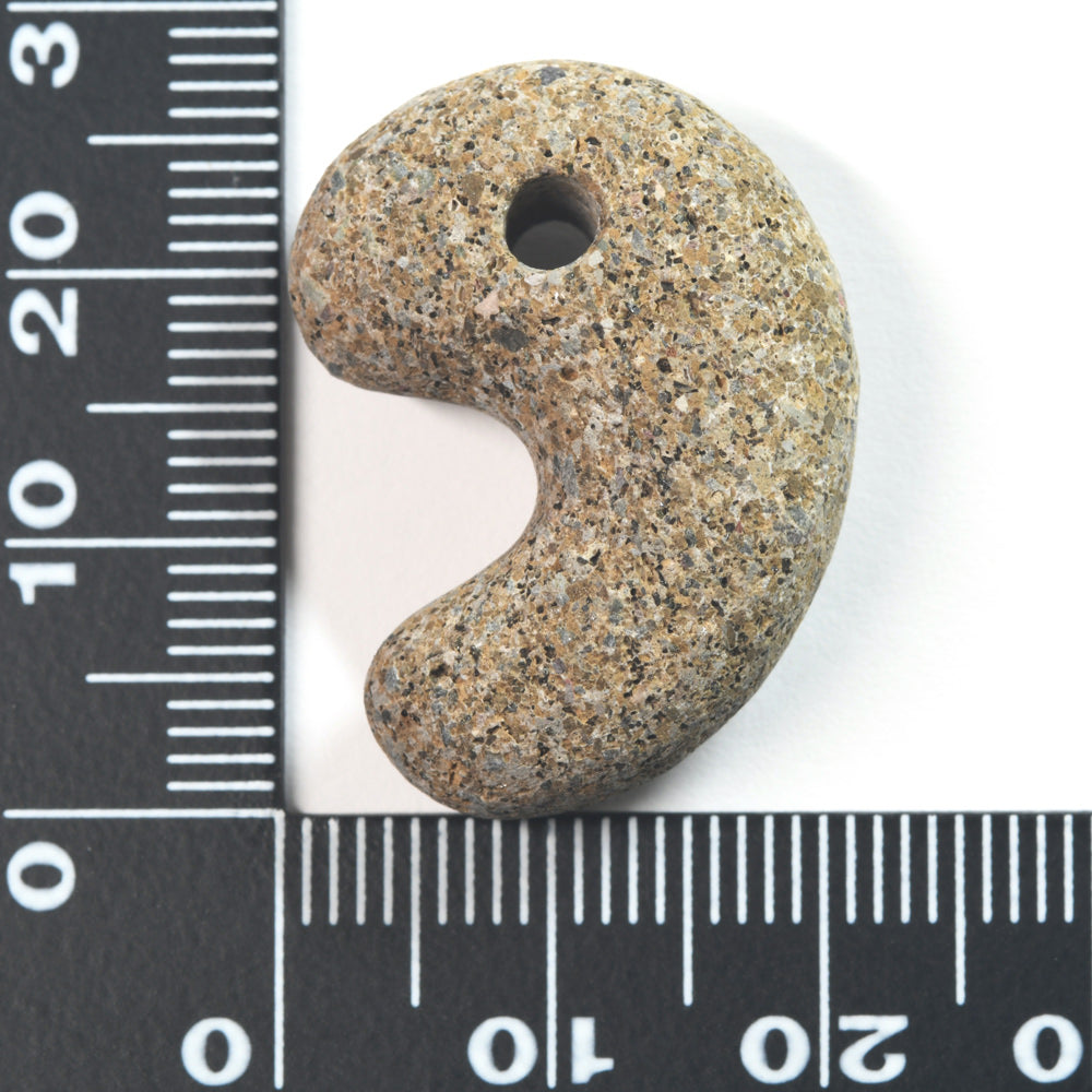 島根県産 出雲石（来待石）勾玉 27.5x20.5x10.6mm #QB113