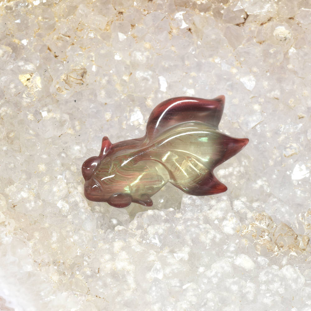 カラーチェンジ・アンデシン「金魚」 彫刻ルース 22.6x14x4.8mm #QF018