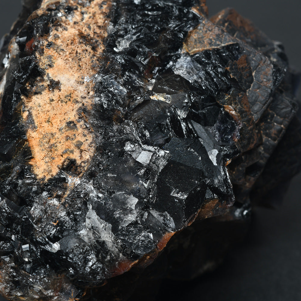 パキスタン産ブラックフローライト（赤色蛍光）原石 90x55x70mm #RJ197