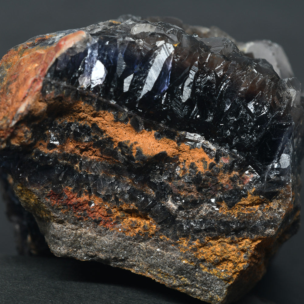 パキスタン産ブラックフローライト（赤色蛍光）原石 102x54x60mm #RJ201