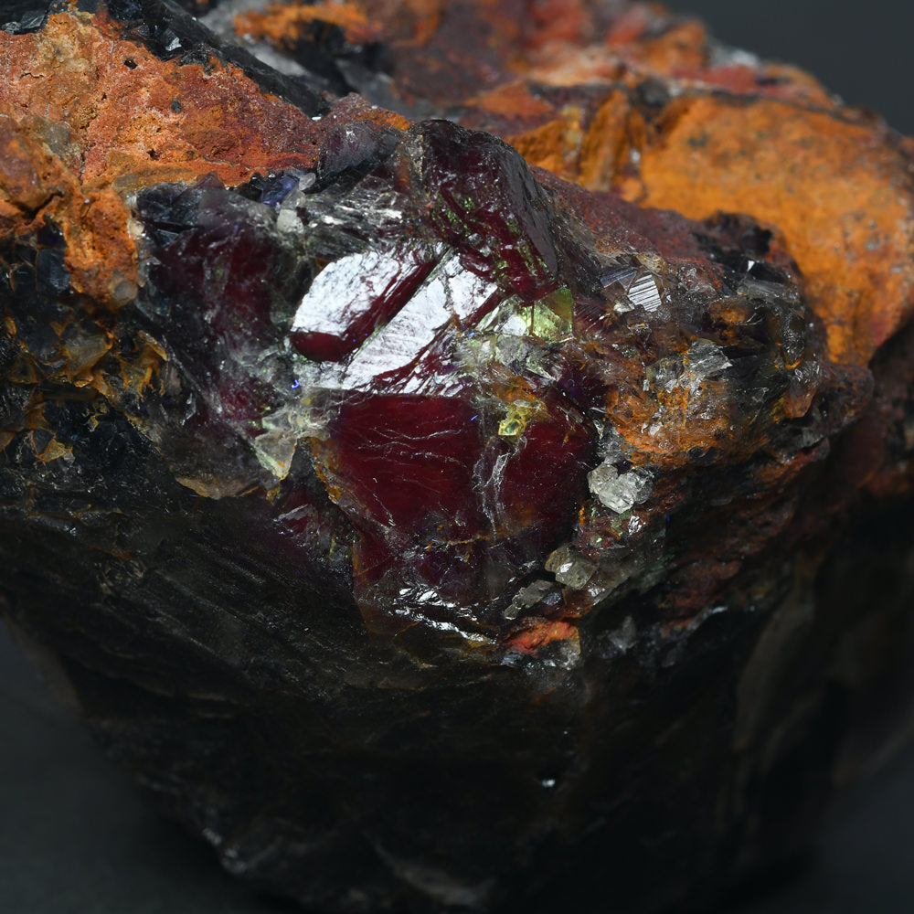 パキスタン産ブラックフローライト（赤色蛍光）原石 95x58x69mm #RJ202