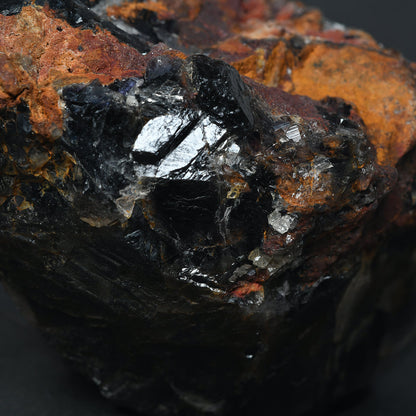 パキスタン産ブラックフローライト（赤色蛍光）原石 95x58x69mm #RJ202