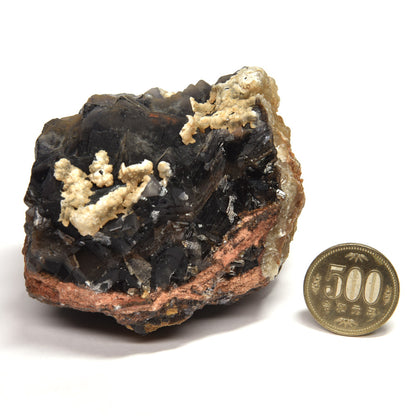 パキスタン産ブラックフローライト（赤色蛍光）原石 91x67x81mm #RJ203