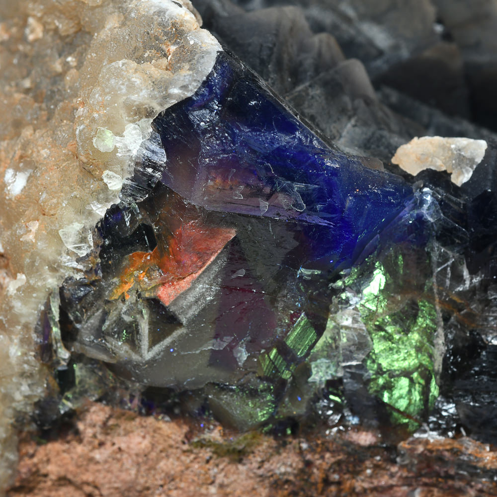 パキスタン産ブラックフローライト（赤色蛍光）原石 91x67x81mm #RJ203