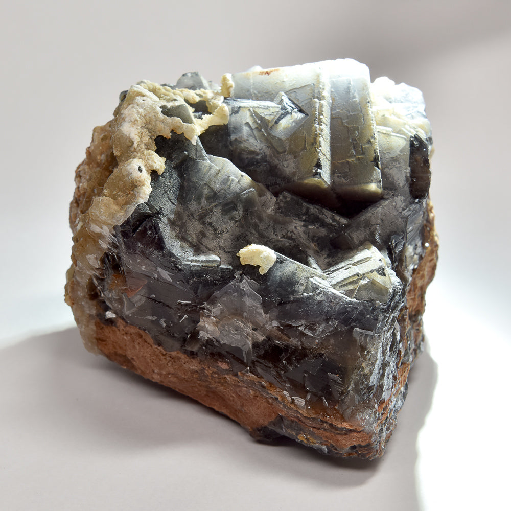 パキスタン産ブラックフローライト（赤色蛍光）原石 91x67x81mm #RJ203