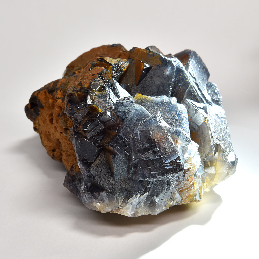 パキスタン産ブラックフローライト（赤色蛍光）原石 94x60x78mm #RJ204