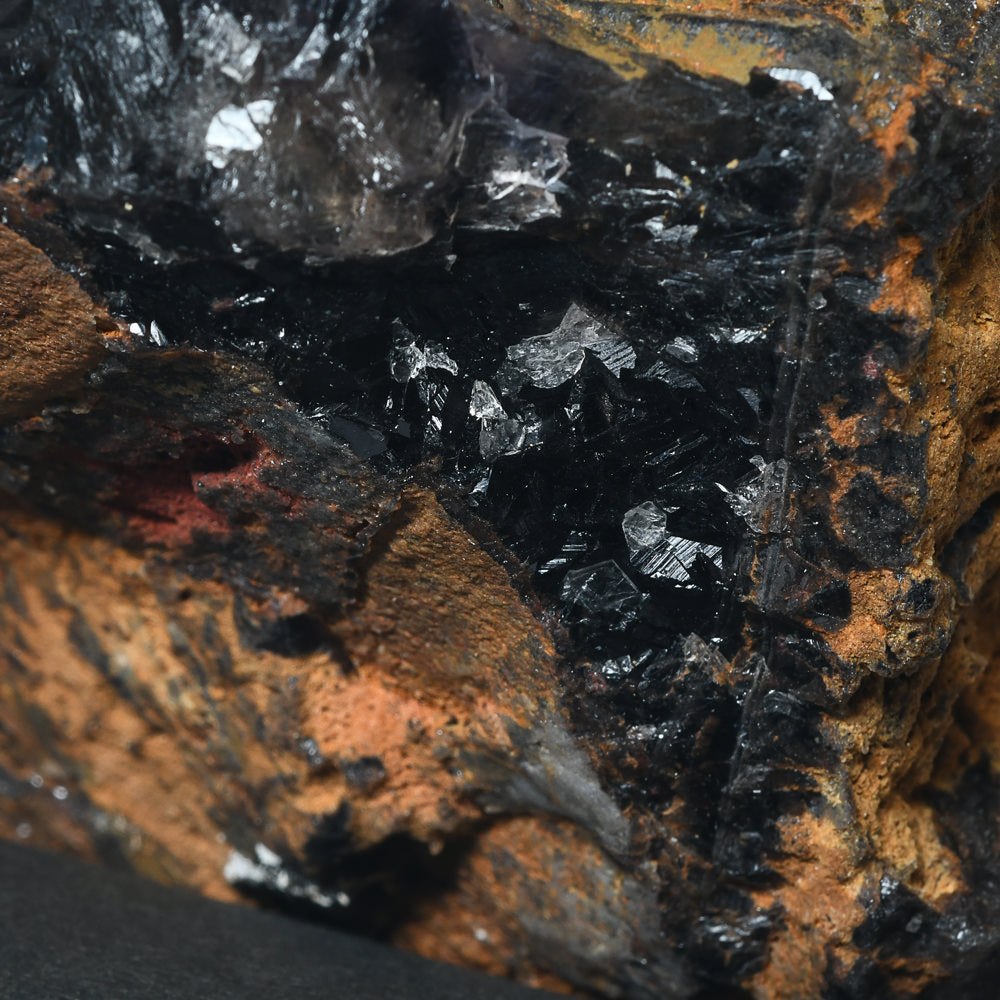 パキスタン産ブラックフローライト（赤色蛍光）原石 94x60x78mm #RJ204