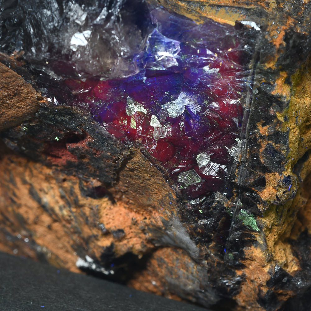 パキスタン産ブラックフローライト（赤色蛍光）原石 94x60x78mm #RJ204