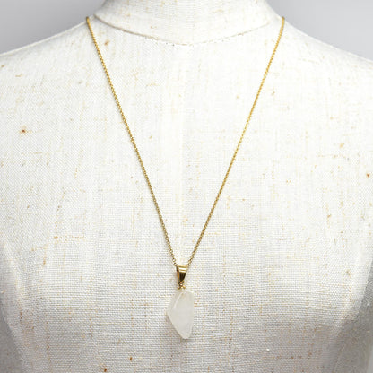 奈良県産 飛鳥桜水晶 ペンダントトップ 24x8.5x4.5mm #RJ237