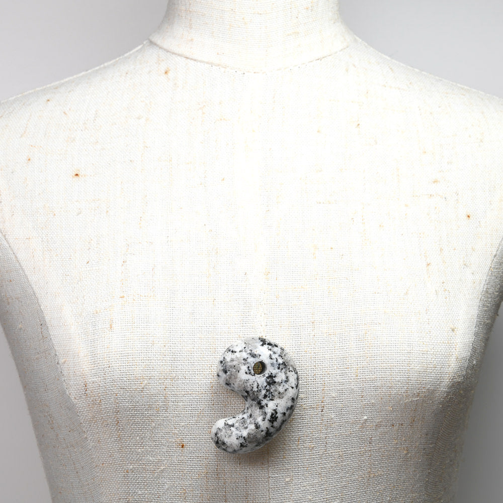 茨城県産 八郷雲龍石 勾玉 33x23.5x12.5mm #RL021