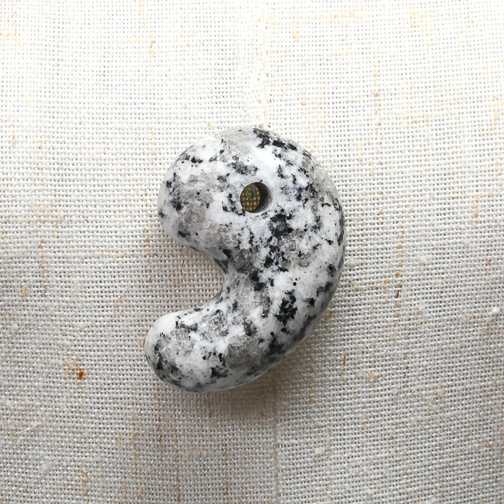 茨城県産 八郷雲龍石 勾玉 33x23.5x12.5mm #RL021