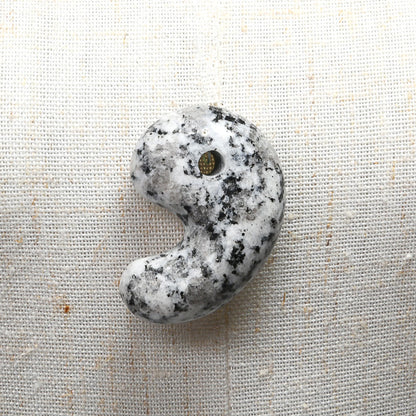 茨城県産 八郷雲龍石 勾玉 33x23.5x12.5mm #RL021