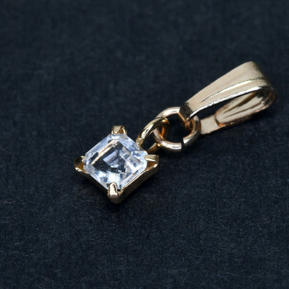 フェナカイト ペンダントトップ 3.3x2.9x2.1mm #RM013