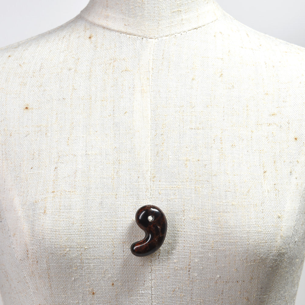 北海道産 紅十勝石（ヴァーミリオンオブシディアン） 勾玉 22.2x13.9x8.2mm #RM024