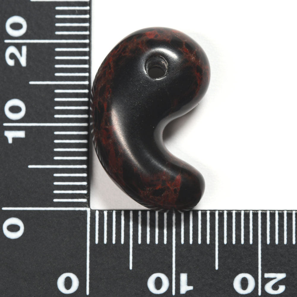 北海道産 紅十勝石（ヴァーミリオンオブシディアン） 勾玉 22.2x13.9x8.2mm #RM024