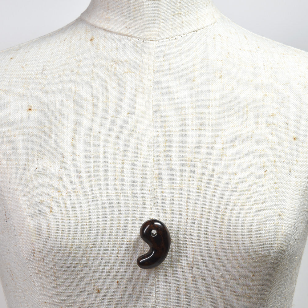 北海道産 紅十勝石（ヴァーミリオンオブシディアン） 勾玉 21.6x13.5x8.4mm #RM025