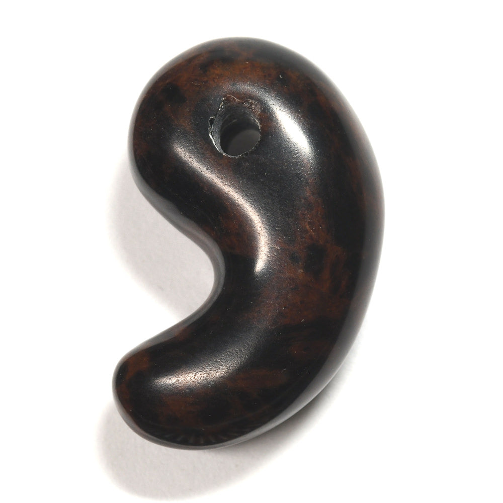 北海道産 紅十勝石（ヴァーミリオンオブシディアン） 勾玉 21.6x13.5x8.4mm #RM025