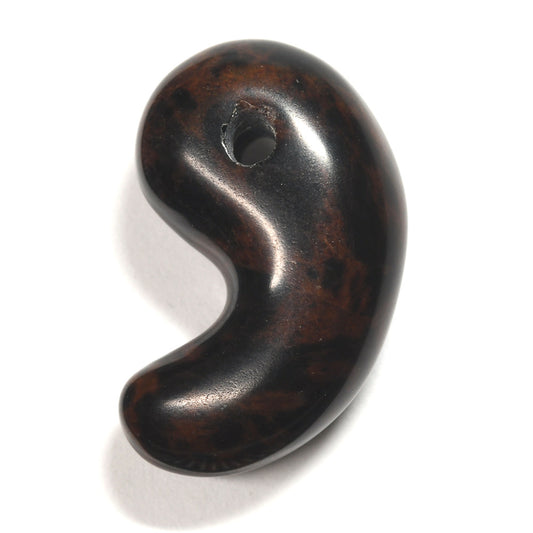 北海道産 紅十勝石（ヴァーミリオンオブシディアン） 勾玉 21.6x13.5x8.4mm #RM025