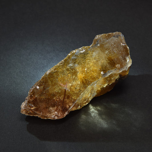 ブラジル産ゴールドルチルクォーツ 原石 69.8x29.9x21mm #RM040