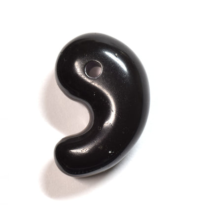 香川県産 サヌカイト 勾玉 20x14mm #SA110