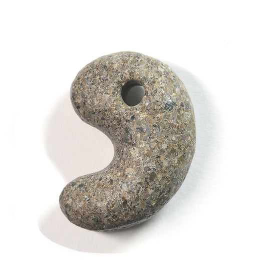 島根県産 出雲石（来待石）勾玉 22x15.6x9mm #SC052