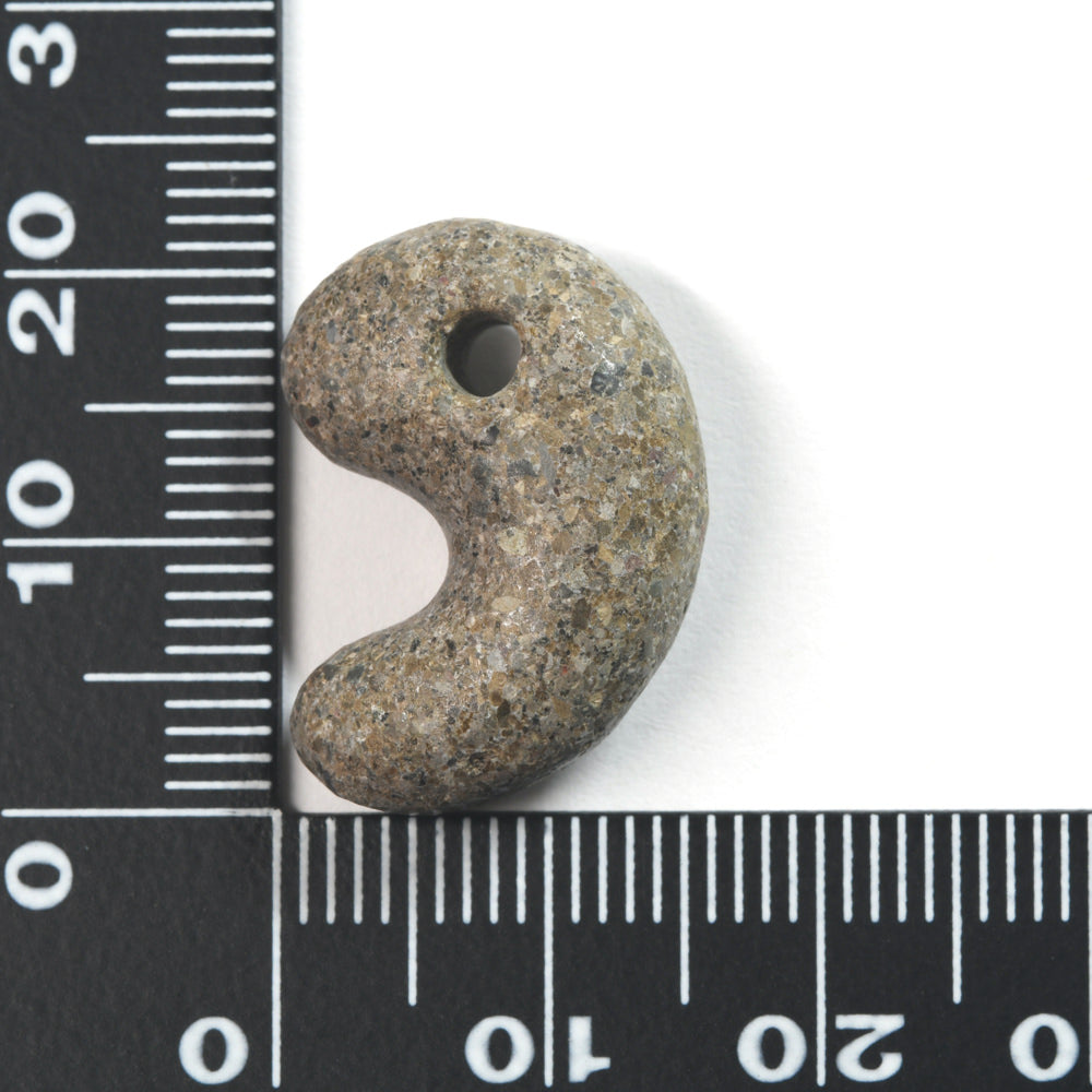 島根県産 出雲石（来待石）勾玉 22x15.6x9mm #SC052