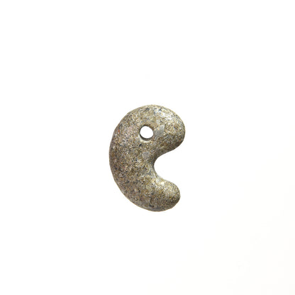 島根県産 出雲石（来待石） 勾玉 22.8x15.7x8.3mm #SC053