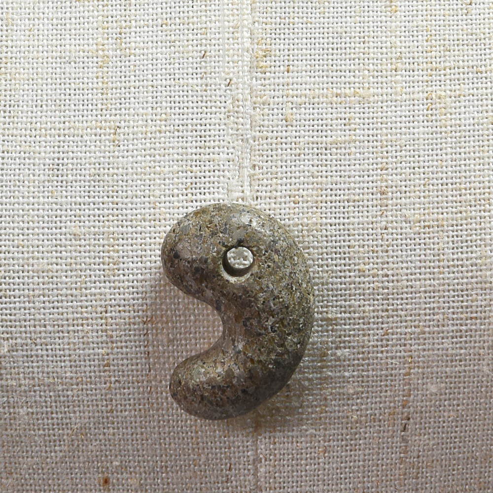 島根県産 出雲石（来待石） 勾玉 22.8x15.7x8.3mm #SC053