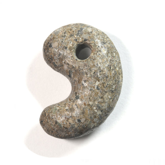 島根県産 出雲石（来待石） 勾玉 22.8x15.7x8.3mm #SC053