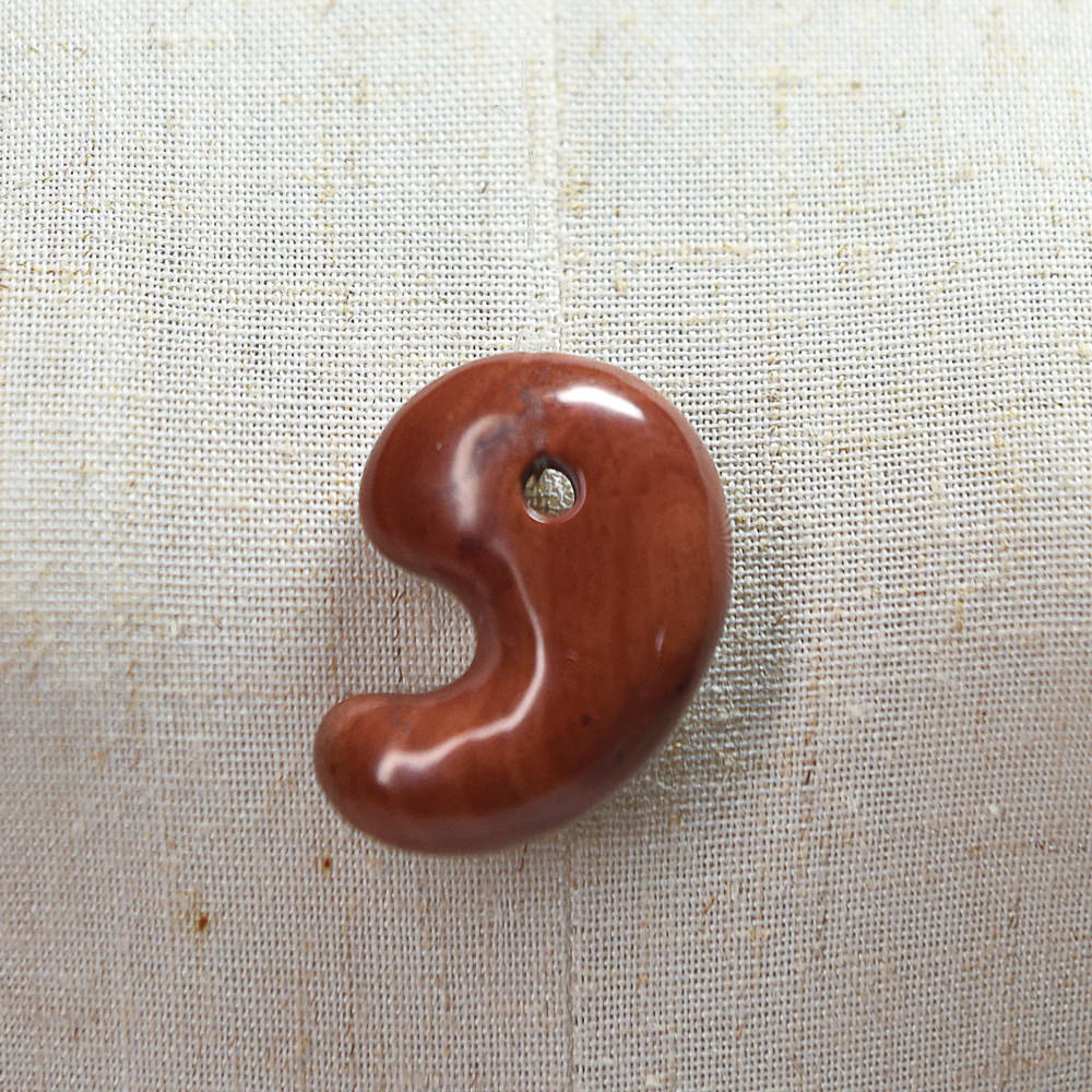 佐渡赤玉石 勾玉 34x25mm #SD082