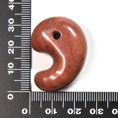 佐渡赤玉石 勾玉 34x25mm #SD082