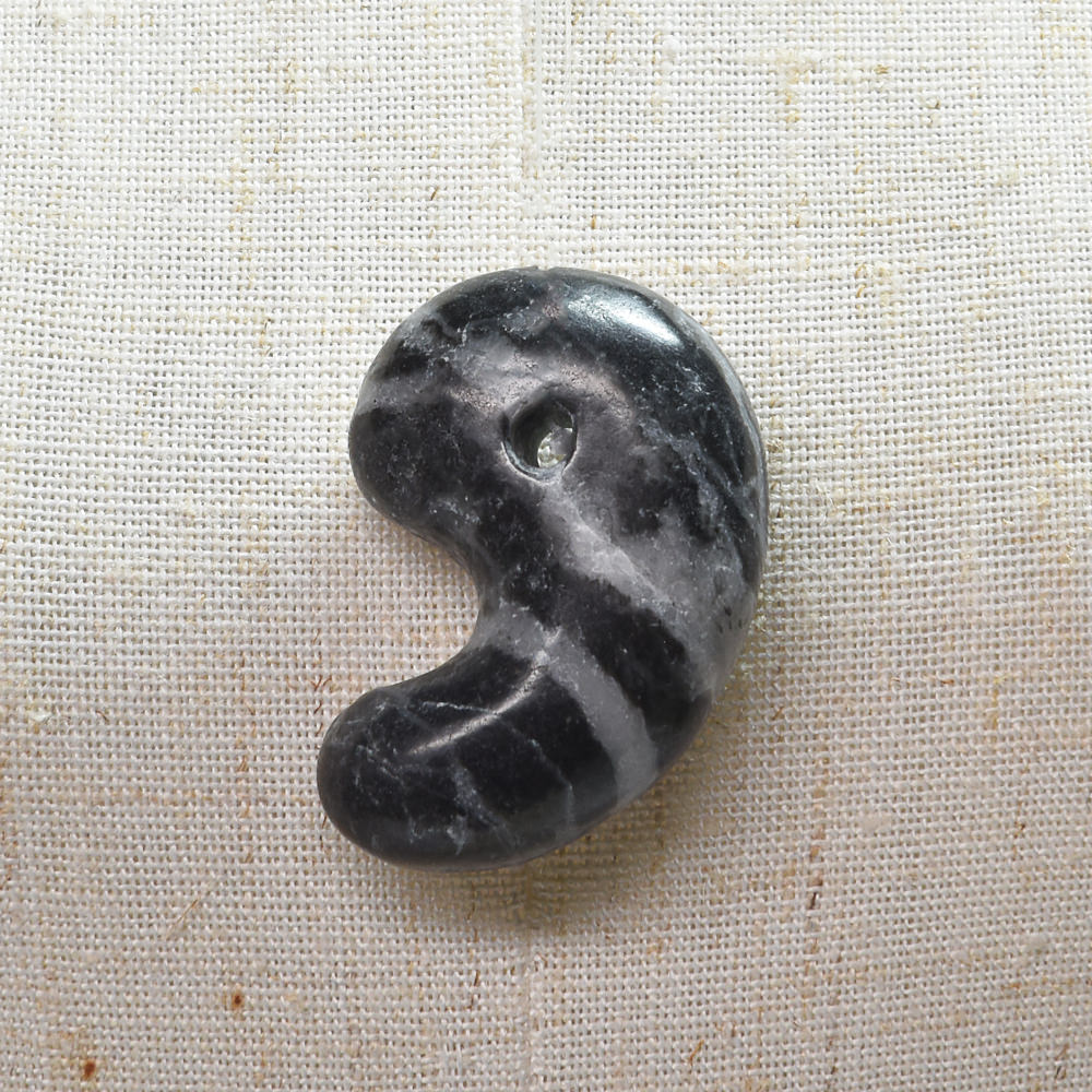 静岡県産 天龍輝石 勾玉 33x23x13mm #SE287