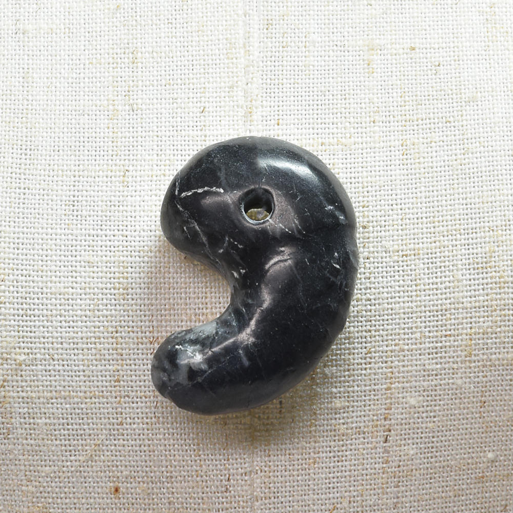 静岡県産 天龍輝石 勾玉 33x24x13.5mm #SE290