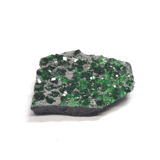 [鑑別付]ロシア・ウラル産ウバロバイトガーネット 原石 16.4x14.7x4.6mm #SE302