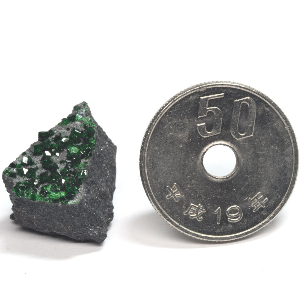 [鑑別付]ロシア・ウラル産ウバロバイトガーネット 原石 17.6x14.6x12.1mm #SE303