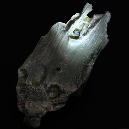 カナダ・ジェフリー鉱山産デマントイドガーネット 原石 18.4x40.5x5.7mm #SE304