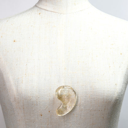 インド・マニハール産ヒマラヤ水晶  勾玉 31.9×23×10mm #SF157