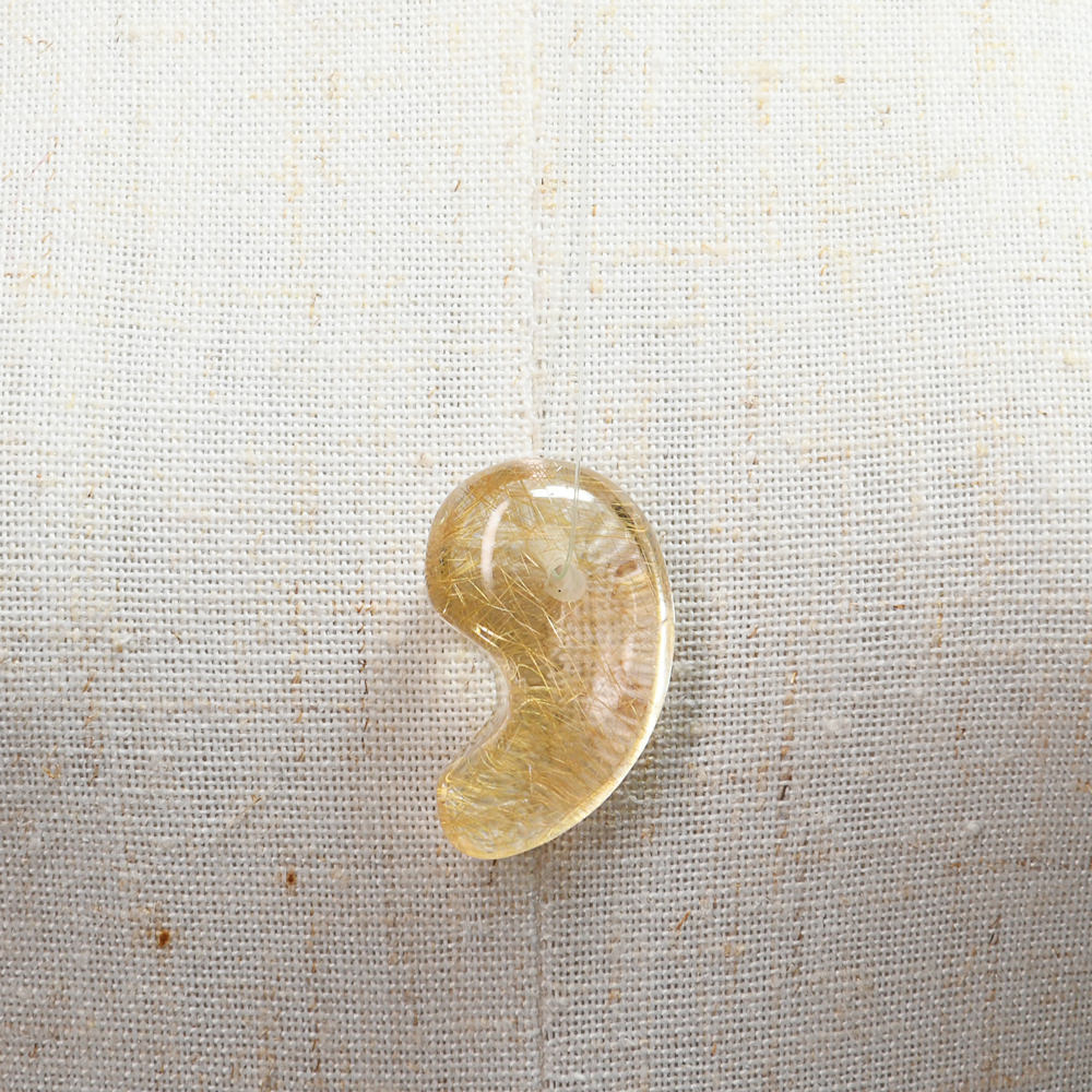インド・マニハール産ヒマラヤ水晶  勾玉 25.6×16.5×10.3mm #SF158
