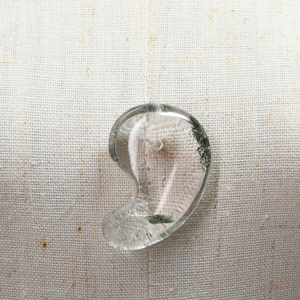 インド・マニハール産ヒマラヤ水晶  勾玉 33.2×23.8×10.7mm #SF162
