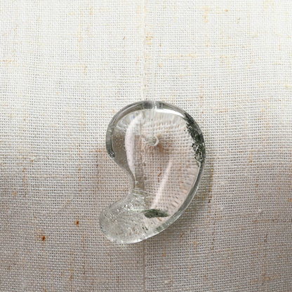 インド・マニハール産ヒマラヤ水晶  勾玉 33.2×23.8×10.7mm #SF162