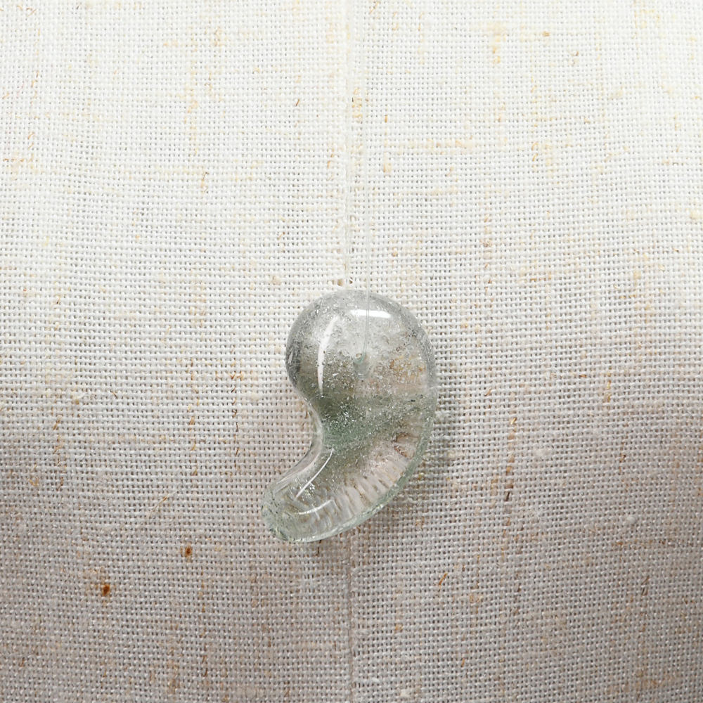 インド・マニハール産ヒマラヤ水晶  勾玉 23.8×15.3×9.8mm #SF164