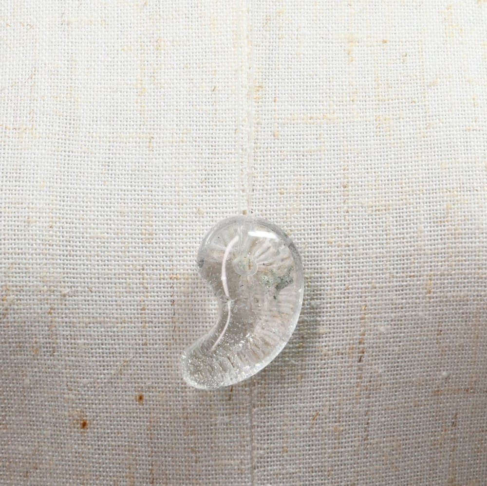 インド・マニハール産ヒマラヤ水晶  勾玉 23.9×15.5×9.8mm #SF165