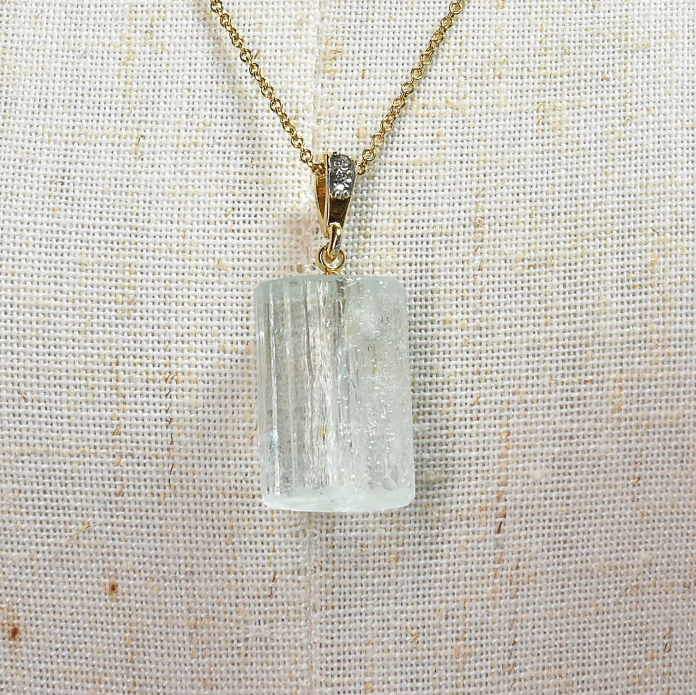 アクアマリン 原石 ペンダントトップ 29.3x12.7x10.6mm #SH047