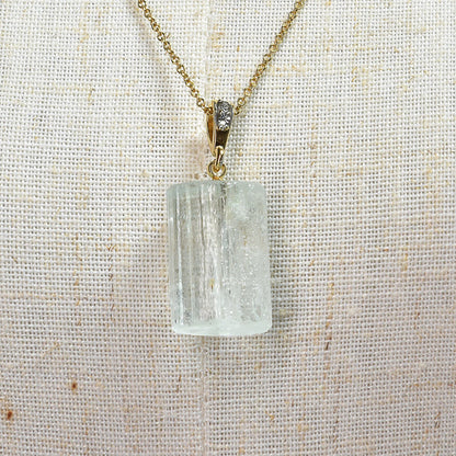 アクアマリン 原石 ペンダントトップ 29.3x12.7x10.6mm #SH047