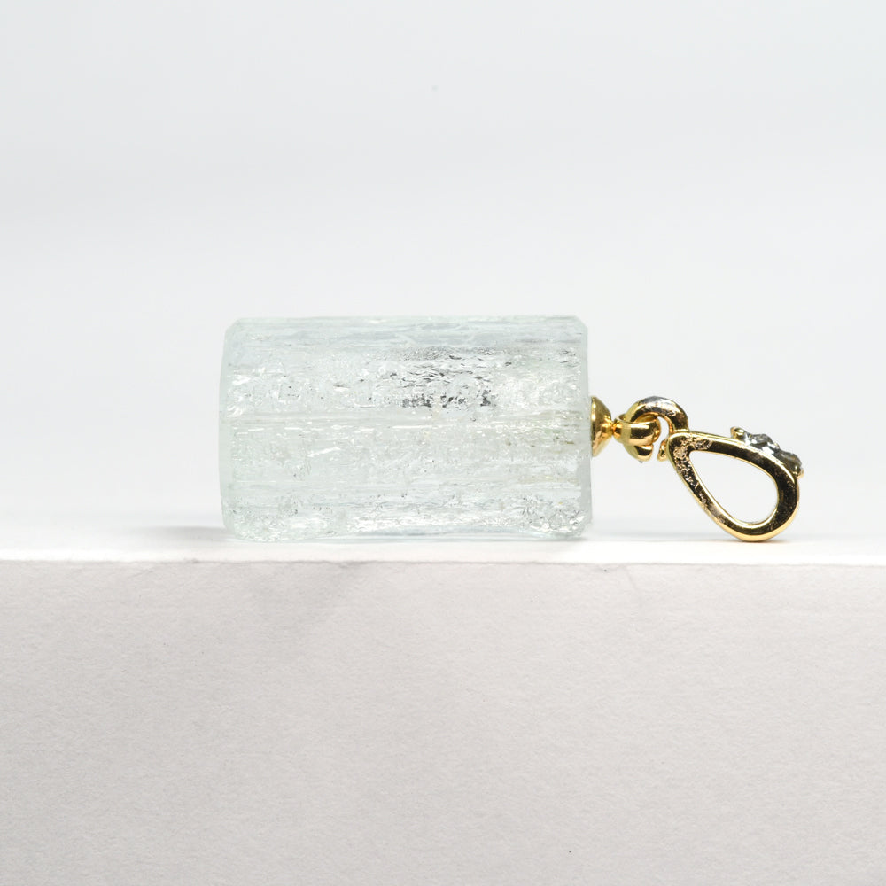 アクアマリン 原石 ペンダントトップ 29.3x12.7x10.6mm #SH047